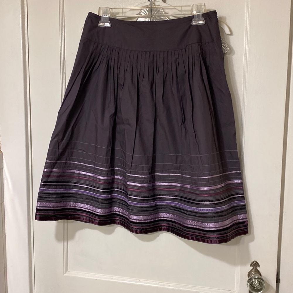 Apostrophe woman’s skirt
